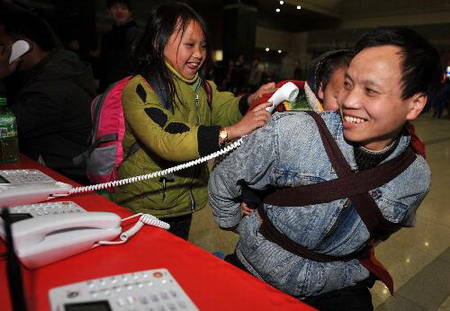 Migrant workers return home with new year hope