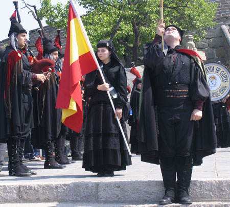 50 Spanish bagpipers play at Great Wall