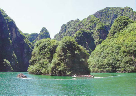 Tourists stream to Yanqing
