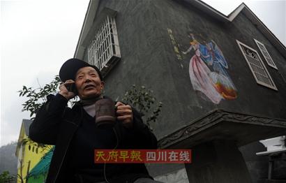 Grandpa Huang moves into villa in hopes to open a countryside hotel