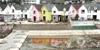 Grandpa Huang moves into villa in hopes to open a countryside hotel