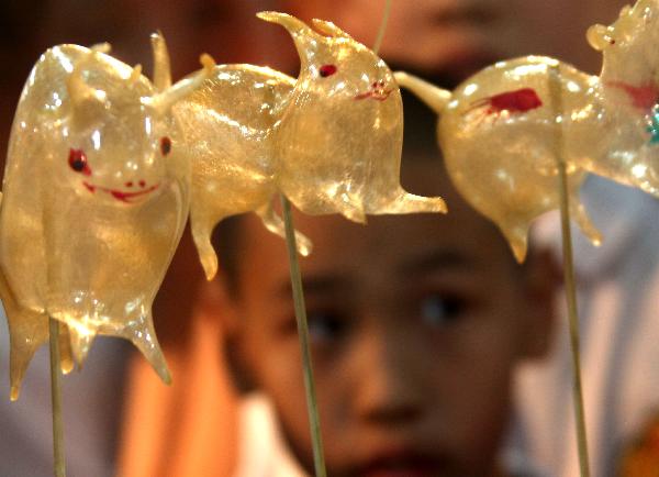 Intangible cultural heritage exhibition opens in Beijing prior to Children's Day
