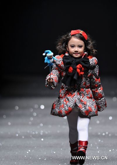 Little angels at Dalian costume festival