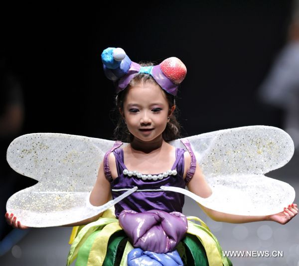 Little angels at Dalian costume festival