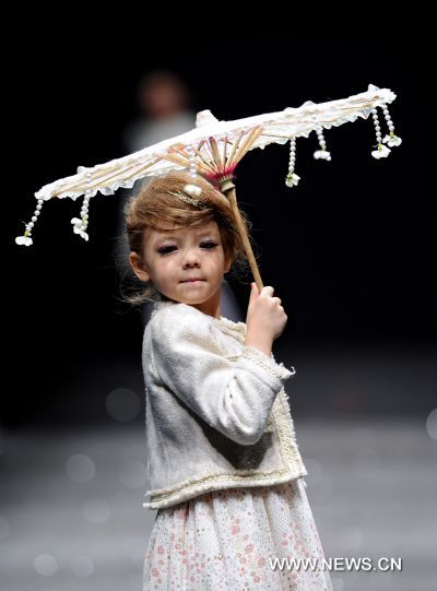 Little angels at Dalian costume festival