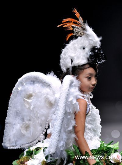 Little angels at Dalian costume festival