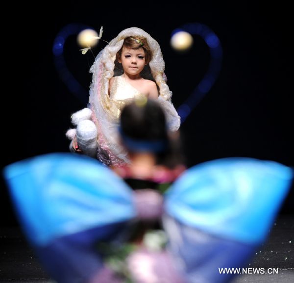 Little angels at Dalian costume festival