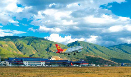 Lijiang opens first direct flight to HK