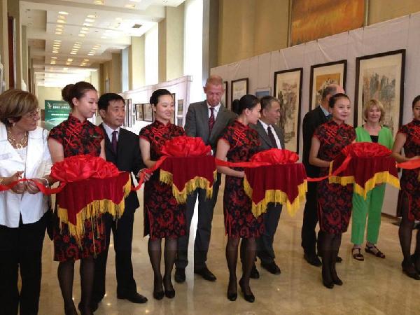 Chengdu holds art exhibition to welcome China Int'l Friendship Cities Conference