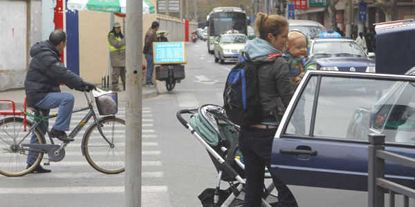 Foreigners flock to China for job opportunities