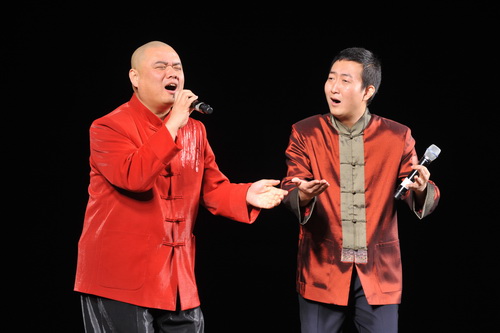 Artists perform for builders in Beijing