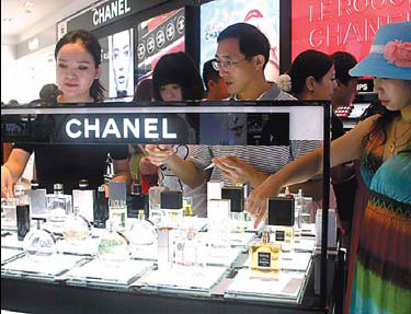 Luxury goods' prices rising in the mainland