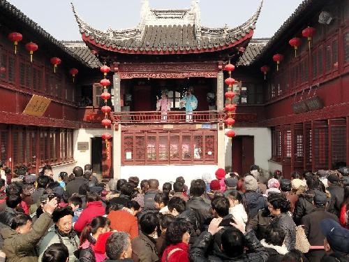 Number of tourists in Spring Festival holiday top 203 mln across China