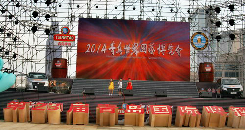 Children perform to welcome horticultural expo during beer festival