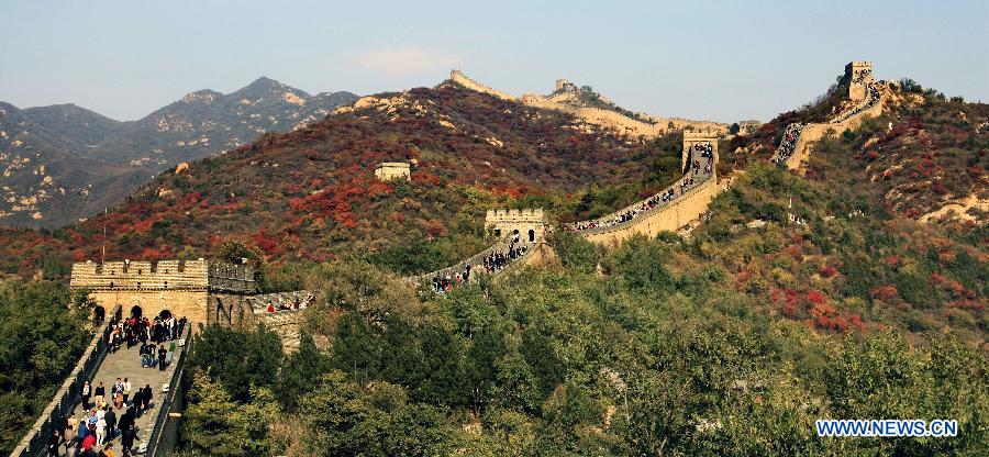 Scenery of red autumnal leaves at Badaling Great Wall