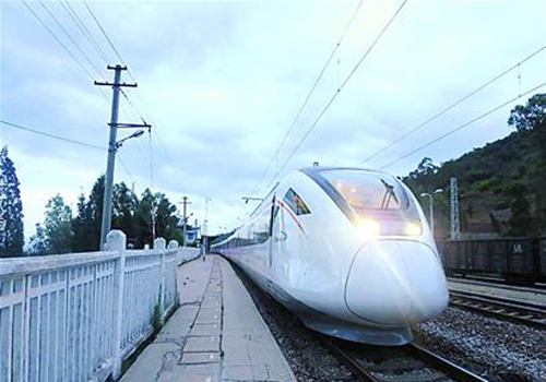 CRH trains start track tests on Chengdu-Kunming railway