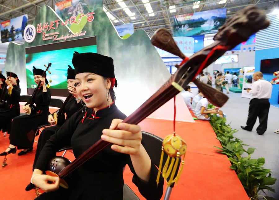 Actors perform in 5th China Guilin Int'l Tourism Expo