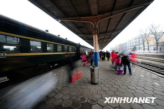 Railway station trying to provide better tourist service for Shanxi