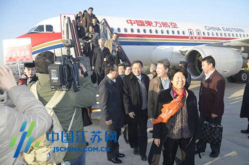 CPPCC deputies from Jiangsu arrive in Beijing