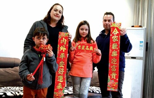 Foreigners living in Jiangsu join in Spring Festival celebrations