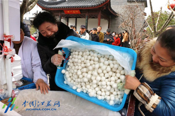 Sales of yuanxiao boom before Lantern Festival