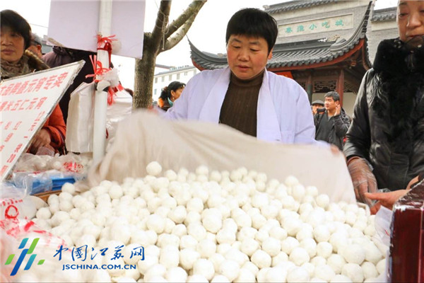 Sales of yuanxiao boom before Lantern Festival