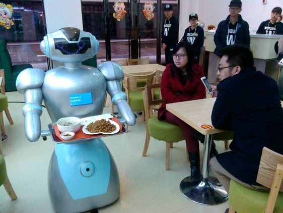 Robot waiters serve eaters in Yancheng