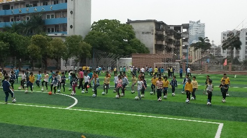 Yunfu No 1 Primary School students receive an education in traditional culture