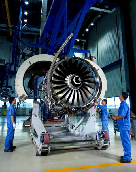 Technicians of MTU Maintenance Zhuhai overhaul an aircraft engine