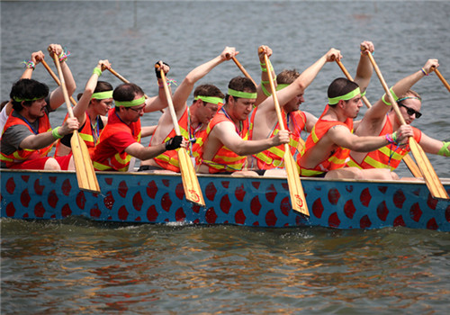 Let the dragon boat sail!