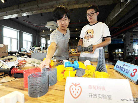 Cafe-themed workshops and studios for innovation-minded geeks