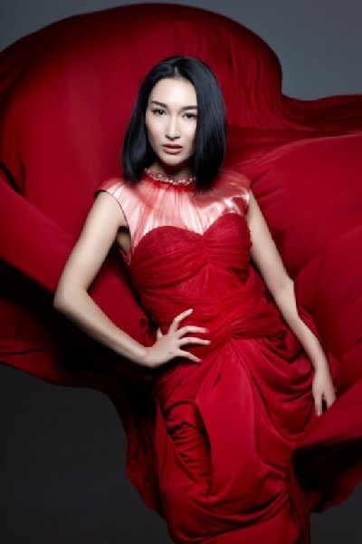 一个百变女子：美艳时尚重情义江佳桐