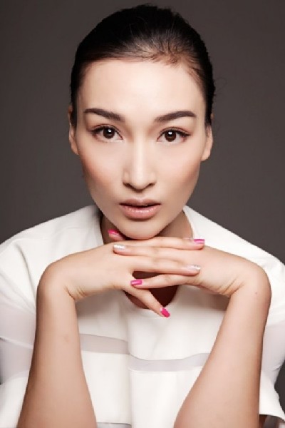 一个百变女子：美艳时尚重情义江佳桐