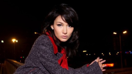 一个百变女子：美艳时尚重情义江佳桐