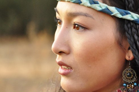 一个百变女子：美艳时尚重情义江佳桐