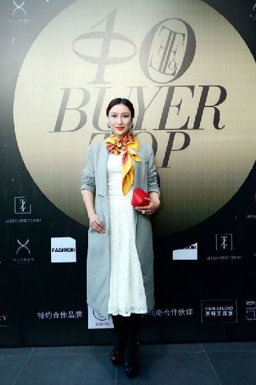 一个百变女子：美艳时尚重情义江佳桐