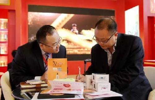 亳(bó)菊酒闪亮首发 古井展厅引爆春糖会