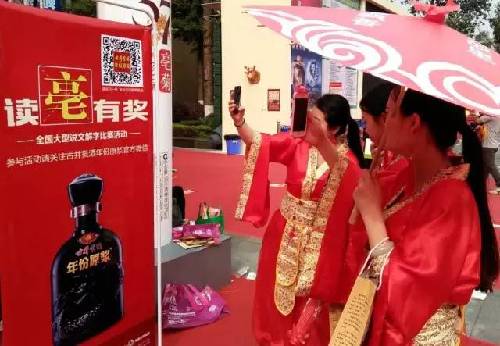 亳(bó)菊酒闪亮首发 古井展厅引爆春糖会