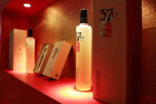 春糖酒会蓉城召开 古井贡酒37°C亳(bó)菊酒闪亮首发！