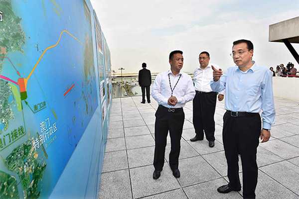 Premier Li visits Hong Kong-Zhuhai-Macao Bridge