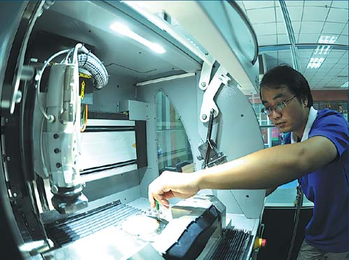 City builds modern industry system for economic surge