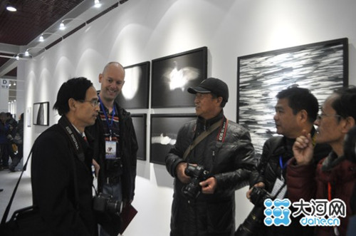 Wildlife photo exhibition opens in Sanmenxia