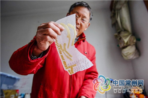 Changzhou villager devotes 40 years to straw painting