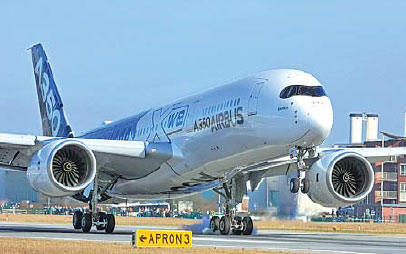 A new Airbus A350 model arrives in Chengdu for display