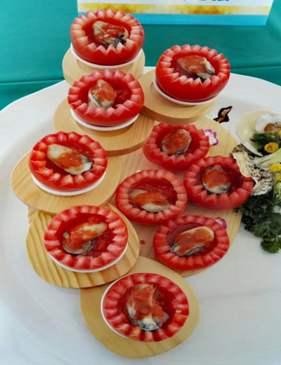 Qinzhou serves local gourmet food at oyster festival