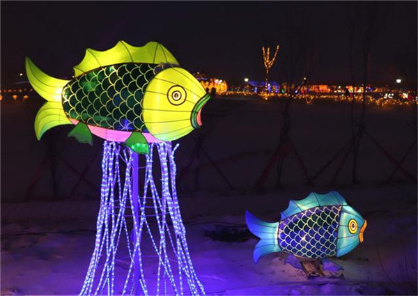 Lanterns illuminate Changling Lake Park