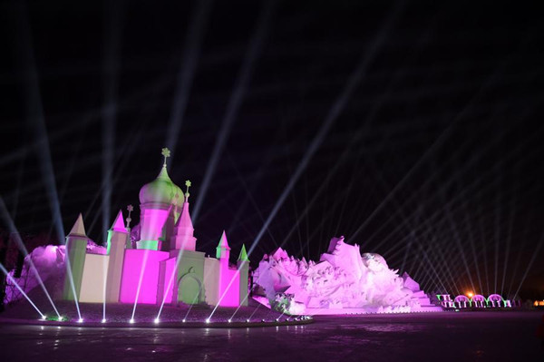 3D snow-light show held at Sun Island Int'l Snow Sculpture Art Expo