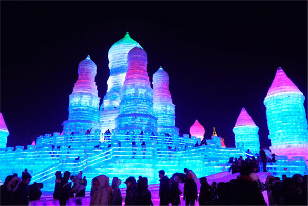 Wanda Ice Lantern Theme Park opens to the public