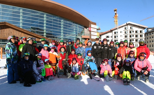 Zhang Haidi visits winter Paralympic athletes