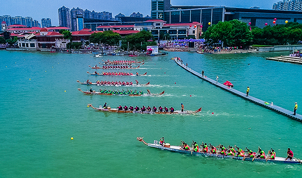 Annual dragon boat race held on Suzhou's Jinji Lake